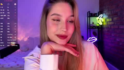 Snapshot of shy_bee chatting on 10-18-25, 09:59 Alice online show from 10-18-25, 09:59