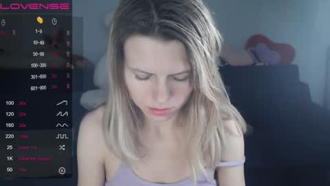 Snapshot of shy_moony chatting on 02-25-25, 09:35 just Alex online show from 02-25-25, 09:35