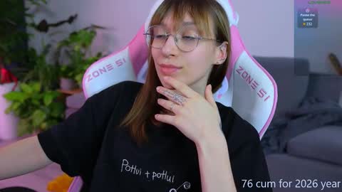 Snapshot of shy_or_horny chatting on 03-24-26, 10:04 HI i am Marcy online show from 03-24-26, 10:04