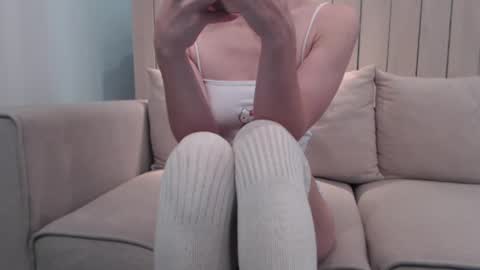 Snapshot of shy_schoolgirl_ chatting on 12-20-24, 12:38 shy_schoolgirl_ online show from 12-20-24, 12:38