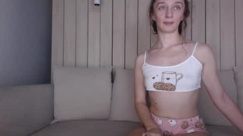Snapshot of shy_schoolgirl_ chatting on 12-28-24, 07:11 shy_schoolgirl_ online show from 12-28-24, 07:11