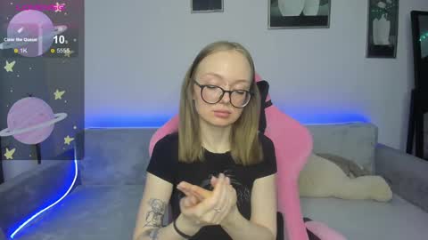 Snapshot of shy_suchka chatting on 02-14-25, 08:05 Melissa online show from 02-14-25, 08:05