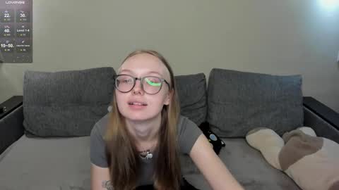 Snapshot of shy_suchka chatting on 09-29-25, 04:01 Melissa online show from 09-29-25, 04:01