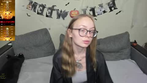 Snapshot of shy_suchka chatting on 11-02-25, 06:54 Melissa online show from 11-02-25, 06:54