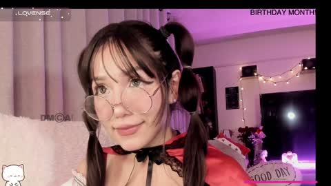 Snapshot of shyangie24 chatting on 12-17-24, 03:39 Angeline 3 independent come here when am horny... online show from 12-17-24, 03:39