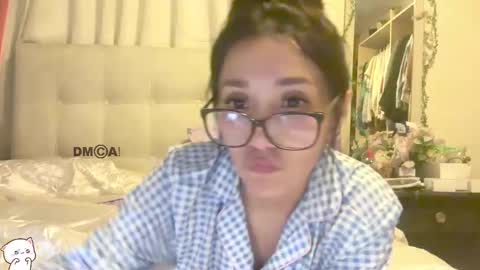 Snapshot of shyangie24 chatting on 09-30-25, 06:40 Angeline 3 independent come here when am horny... online show from 09-30-25, 06:40