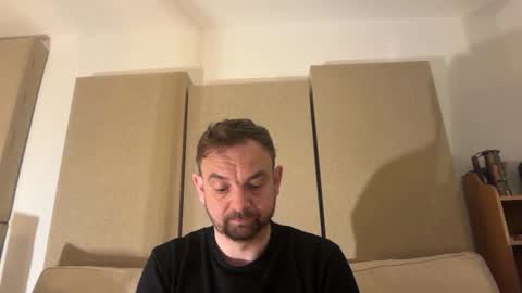 Snapshot of shyb35 chatting on 10-19-25, 09:15 shyb35 online show from 10-19-25, 09:15