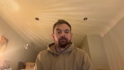 Snapshot of shyb35 chatting on 10-27-25, 09:52 shyb35 online show from 10-27-25, 09:52