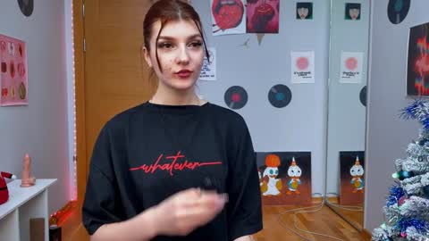 Snapshot of shybella_girl chatting on 12-19-24, 10:34 Bella online show from 12-19-24, 10:34