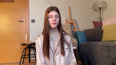 Snapshot of shybella_girl chatting on 10-09-25, 06:44 Bella online show from 10-09-25, 06:44