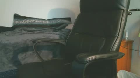 shyboyhugecum2020 online show from 10-22-25, 03:07