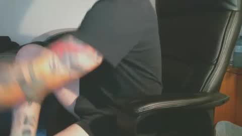 shyboyhugecum2020 online show from 10-28-25, 02:59