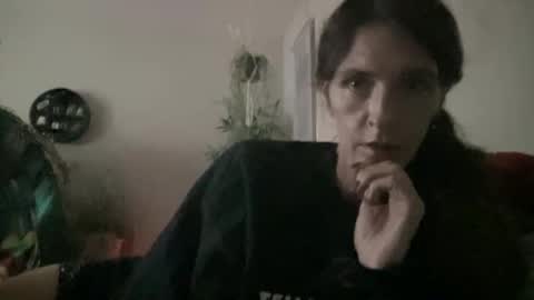 Snapshot of shydevil11 chatting on 09-19-25, 11:33 Trex online show from 09-19-25, 11:33