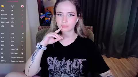 Effie online show from 10-18-25, 07:36