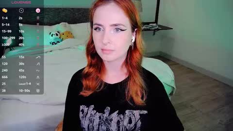 Snapshot of shyfoxxxy chatting on 03-23-26, 01:04 Effie online show from 03-23-26, 01:04