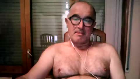 Snapshot of shymmy10 chatting on 06-06-26, 02:49 shymmy10 online show from 06-06-26, 02:49