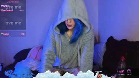 Snapshot of shyohiogirl chatting on 03-22-26, 03:21 Hippie online show from 03-22-26, 03:21