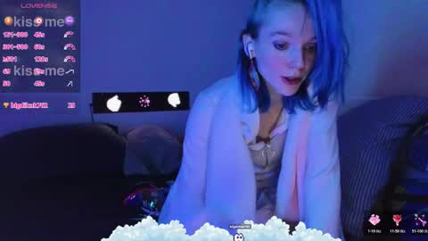 Snapshot of shyohiogirl chatting on 03-23-26, 01:42 Hippie online show from 03-23-26, 01:42