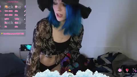 Snapshot of shyohiogirl chatting on 03-23-26, 09:19 Hippie online show from 03-23-26, 09:19