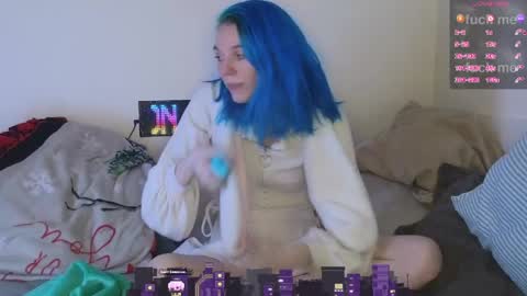 Snapshot of shyohiogirl chatting on 04-11-26, 11:42 Hippie online show from 04-11-26, 11:42