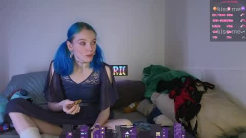 Snapshot of shyohiogirl chatting on 04-25-26, 03:42 Hippie online show from 04-25-26, 03:42