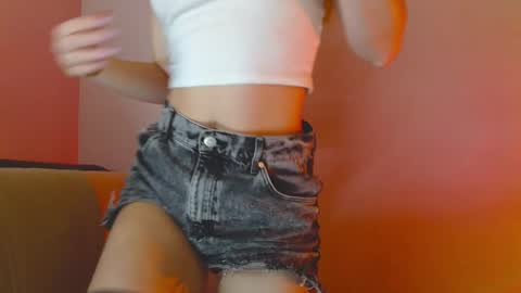 Lea online show from 12-14-25, 02:22