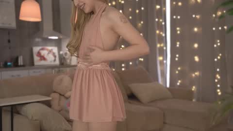 Snapshot of shyrubate chatting on 03-11-25, 11:44 Aurora online show from 03-11-25, 11:44