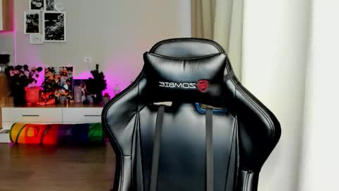 SIA online show from 10-22-25, 02:12