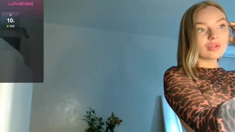 Snapshot of siberian_girl_ chatting on 09-15-25, 01:49 Eva online show from 09-15-25, 01:49