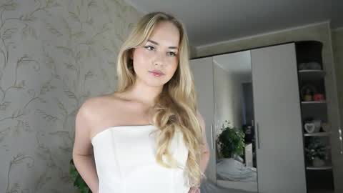 Elizabeth online show from 10-31-25, 11:55