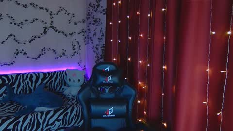 Snapshot of sidny_blush chatting on 02-07-25, 01:36 Sidny online show from 02-07-25, 01:36