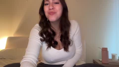 Snapshot of sieena chatting on 04-20-26, 10:11 Siena online show from 04-20-26, 10:11