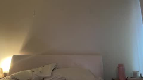 Snapshot of sieena chatting on 04-22-26, 10:11 Siena online show from 04-22-26, 10:11