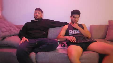 Snapshot of siegfriedll chatting on 10-27-25, 12:58 gily y pablo online show from 10-27-25, 12:58