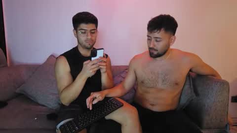 Snapshot of siegfriedll chatting on 10-31-25, 04:24 gily y pablo online show from 10-31-25, 04:24