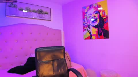 Snapshot of sienna_cavalli chatting on 04-01-26, 12:39 SIENNA online show from 04-01-26, 12:39