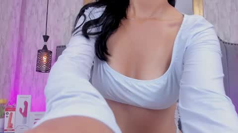 Snapshot of sienna_lorengb chatting on 01-29-25, 06:07 Camila Vargas online show from 01-29-25, 06:07