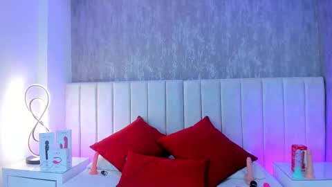 Snapshot of sienna_lorengb chatting on 02-11-25, 12:05 Camila Vargas online show from 02-11-25, 12:05