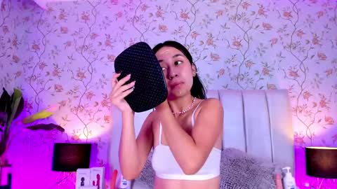 Snapshot of sienna_lorengb chatting on 02-13-25, 12:11 Camila Vargas online show from 02-13-25, 12:11