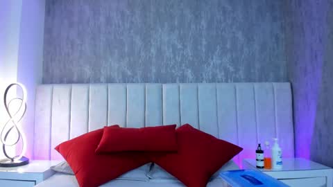 Snapshot of sienna_lorengb chatting on 02-20-25, 12:04 Camila Vargas online show from 02-20-25, 12:04