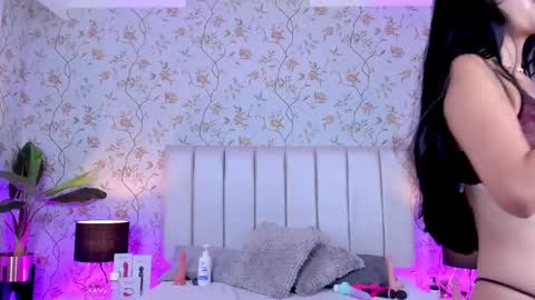 Snapshot of sienna_lorengb chatting on 02-24-25, 03:09 Camila Vargas online show from 02-24-25, 03:09