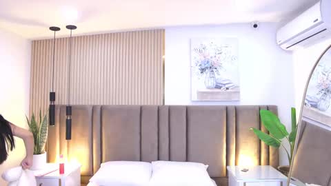 Camila Vargas online show from 10-25-25, 12:02