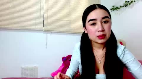 Snapshot of sienna_lorens chatting on 02-12-26, 02:23 Amber online show from 02-12-26, 02:23