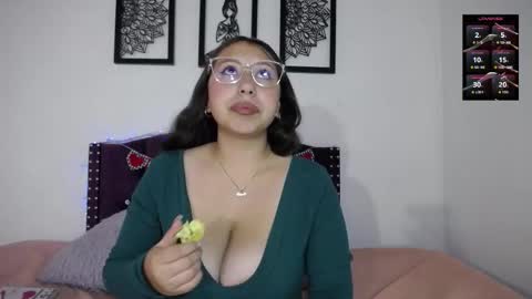 Snapshot of sienna_rose_pym chatting on 03-05-26, 12:12 Sienna online show from 03-05-26, 12:12