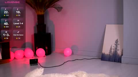 Luna online show from 11-28-25, 08:28