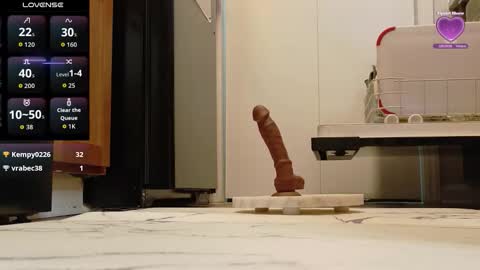 Snapshot of siennaxluxx chatting on 11-10-25, 07:13 Sienna Luxx online show from 11-10-25, 07:13