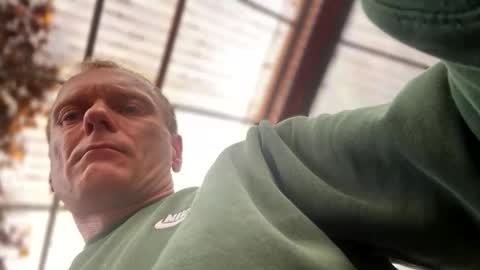 Snapshot of siergiej6969 chatting on 11-12-25, 09:32 R online show from 11-12-25, 09:32