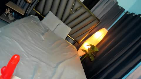 Snapshot of sierracoxriches chatting on 09-24-25, 10:51 Belle online show from 09-24-25, 10:51