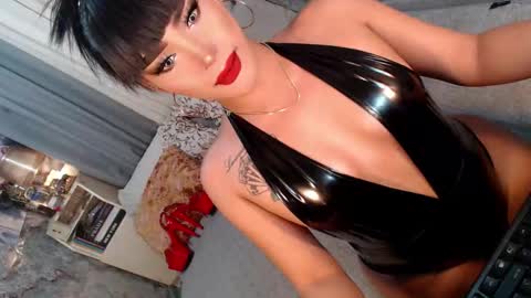 Snapshot of sierrafina_mcbride chatting on 02-20-26, 07:43 Sierrafina online show from 02-20-26, 07:43