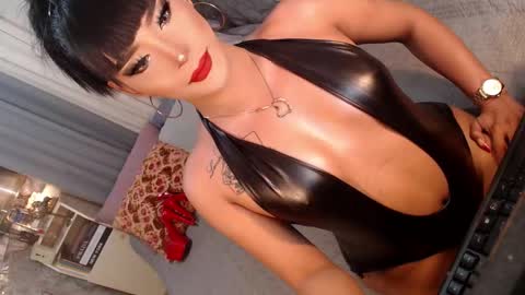 Snapshot of sierrafina_mcbride chatting on 02-27-26, 06:13 Sierrafina online show from 02-27-26, 06:13